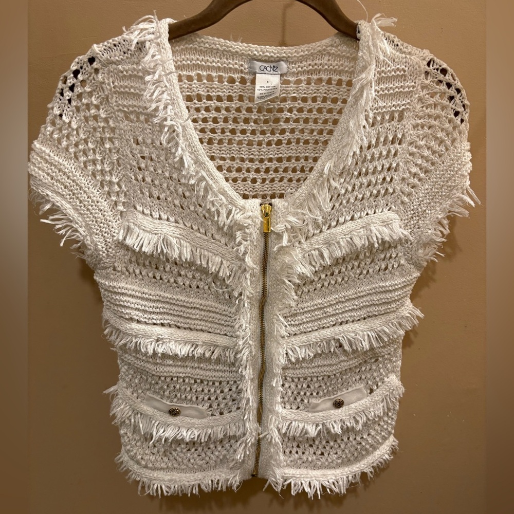 NWOT Caché White Crochet Fringed Zippered Vest Women’s Small